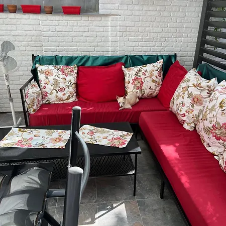 A Lovely 2 Bedroom In The Heart Of Apartment